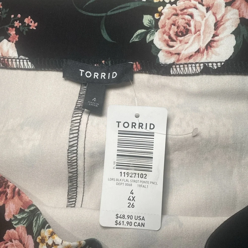 NWT Torrid Floral Premium Ponte Skirt - Picture 5 of 8